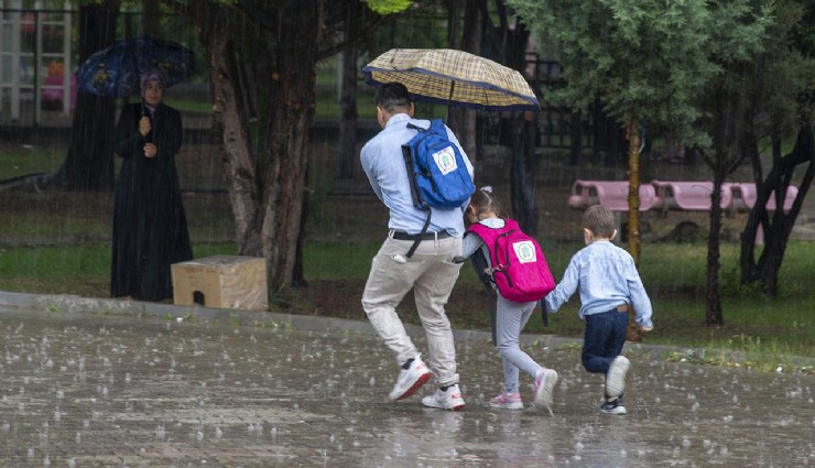 İstanbul'da okullar yarın da tatil edildi