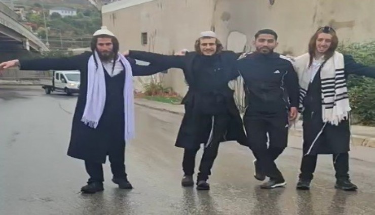 İzmir'de Yahudiler Netanyahu'nun gidişini kutladı