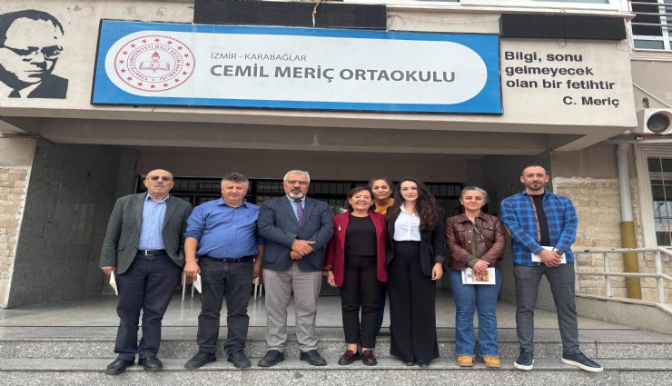Karabağlar’da çocuklara Cumhuriyet Bayramı hediyesi: Müzik enstrümanları armağan edildi