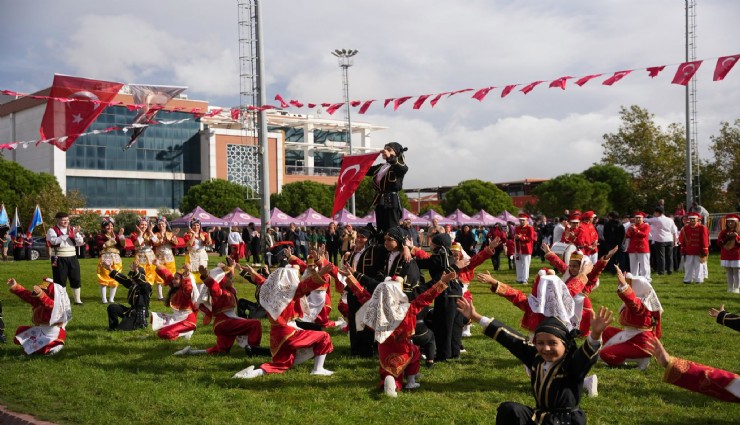 Kemalpaşa'da Cumhuriyet'in 103. yılına görkemli kutlama