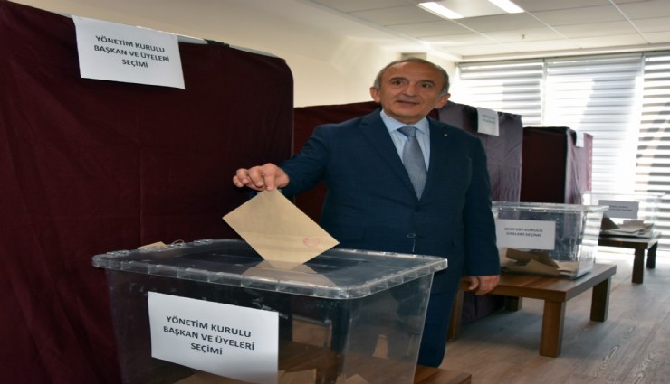Manisa TSO'da Mehmet Yılmaz güven tazeledi: Üçüncü kez başkan seçildi