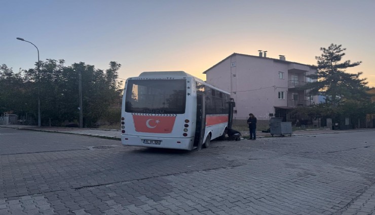 Uşak’ta midibüs ile otomobil çarpıştı: 4’ü çocuk 7 yaralı