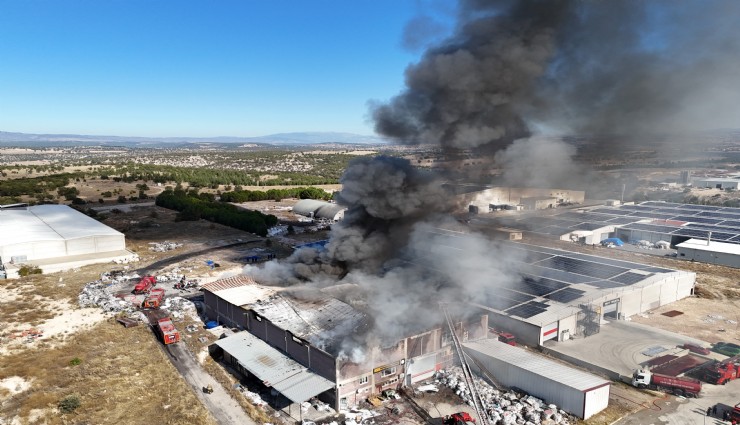 Uşak'ta tekstil fabrikasında korkutan yangın