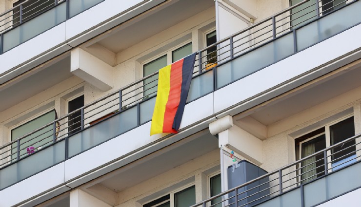 Almanya'da 82 yaşındaki kadın ölen annesinin cesedini maaş için sakladı