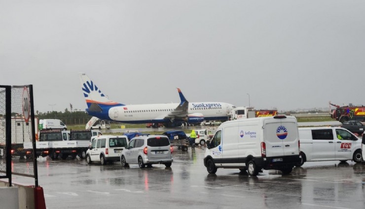 Antalya Havalimanı'nda uçakta yerinden çıkan teker kanadı parçaladı: Korkutan kaza ucuz atlatıldı