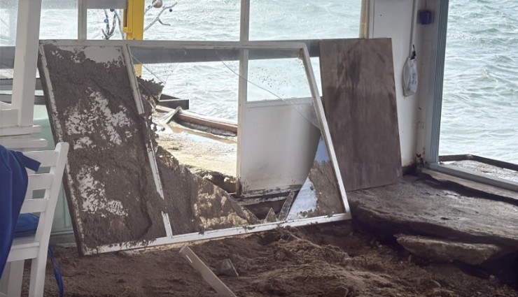 Bodrum sahili savaş alanına döndü: 'Fırtına işletmeleri yerle bir etti'