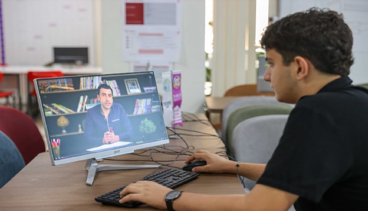 Depremzede öğrenciler için Dijital Dershane açıldı