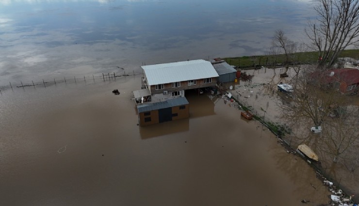 Edirne'de tarım arazileri ve yerleşim yerleri sular altında kaldı
