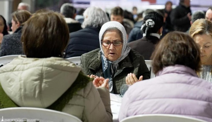 İzmir Büyükşehir Belediyesi hazırladı:  İzmir'de  ilk iftar sofrası Gaziemir’de kuruldu