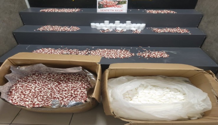 İzmir'de 104 bin adet uyuşturucu hap ele geçirildi