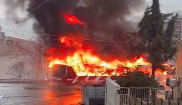 Karabağlar’da ESHOT Otobüsü Alev Aldı