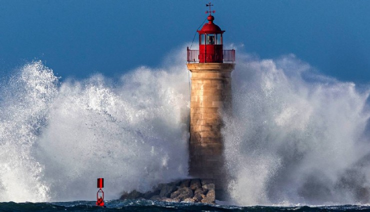 Nils Fırtınası, İspanya ve Portekiz'i kırmızı alarma geçirdi