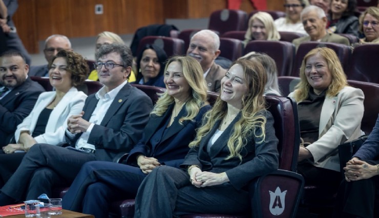 Romanların sesi Konak'tan yükseldi