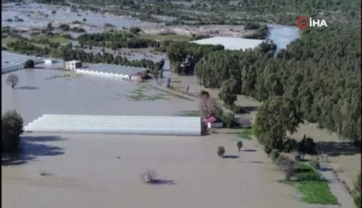 Sebze ve meyve fiyatlarını etkileyecek gelişme: Antalya'da senralar sular altında kaldı
