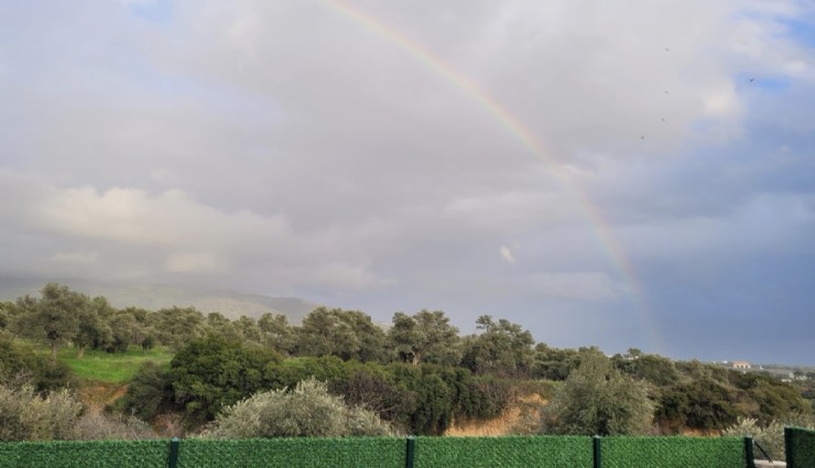 Tralleis’ten kente uzanan gök kuşağı kartpostallık görüntüler oluşturdu