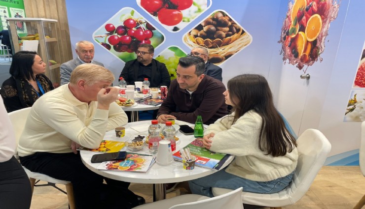 Yaş meyve sebze sektörü 4 milyar dolar ihracat hedefi için Almanya'ya çıkarma yaptı