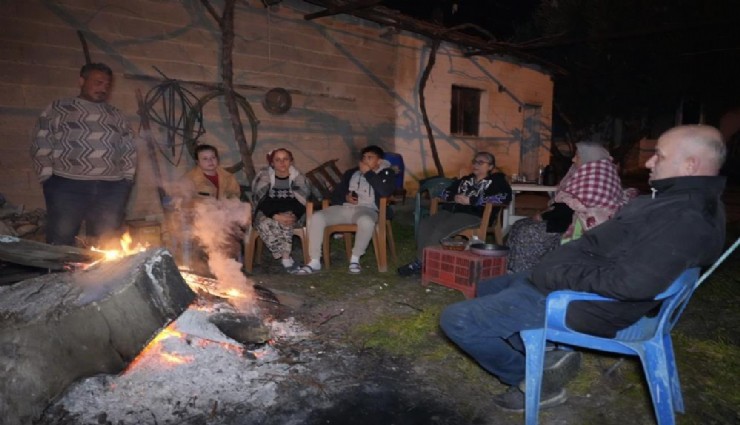 Art arda depremler korkuttu: Buldan'da halk sokakta sabahladı