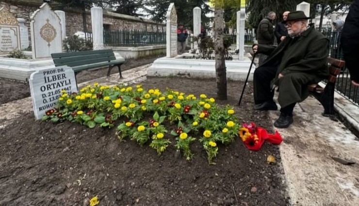 Fatih Altaylı, İlber Ortaylı'nın kabri başından paylaşım yaptı