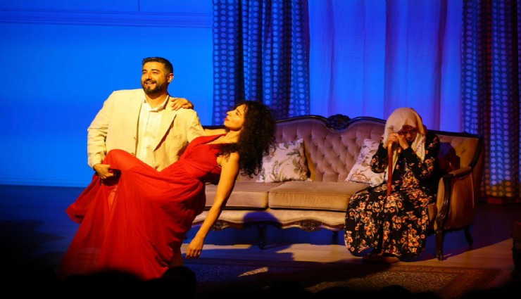 Karabağlar’da tiyatro coşkusu: Sanatla geleceği birlikte kuruyoruz