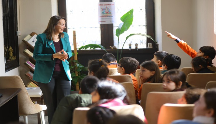 Masal Çarşambaları çocukların hayal dünyasını aydınlatıyor