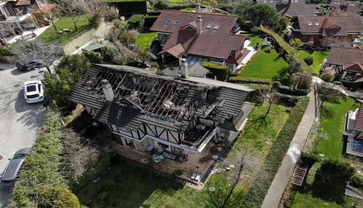 Oyuncu Aslıhan Karalar ölümden döndü: Lüks villadaki yangın havadan görüntülendi