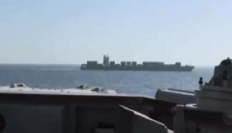 ABD ordusu, ablukaya uymayan İran bandıralı gemiyi vurduğunu duyurdu