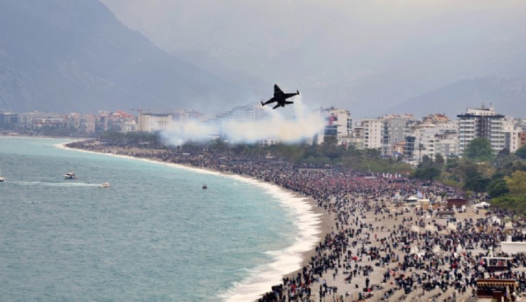Antalya’da SOLOTÜRK rüzgrı: 23 Nisan’da gökyüzü nefes kesti