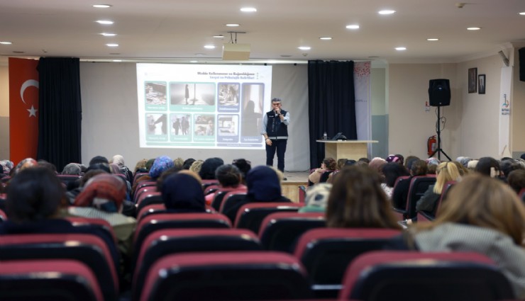 Bayraklı'da annelere uyuşturucuyla mücadele eğitimi