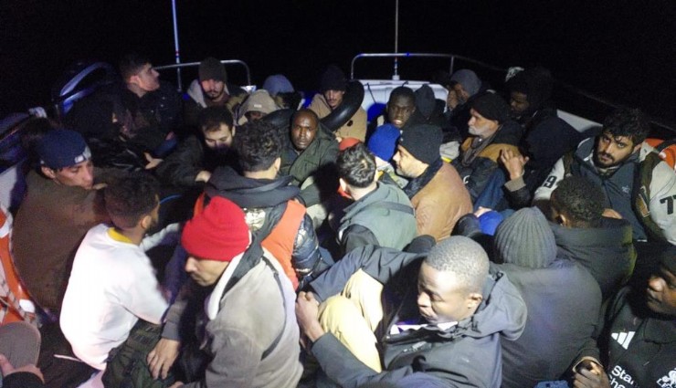 Bodrum açıklarında facianın eşiğinden dönüldü: 30 göçmen kurtarıldı