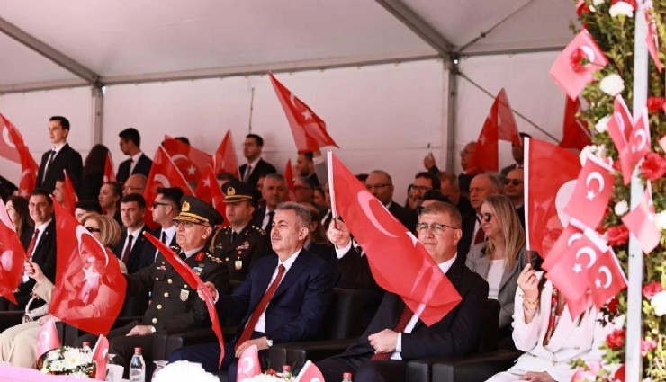 İzmir'de 23 Nisan coşkusu Cumhuriyet Meydanı'nda yaşanacak