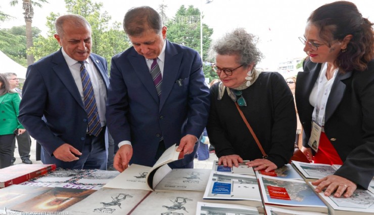 İzmir Kitap Fuarı’nda Kent Kitaplığı eserleri okurlarla buluşuyor