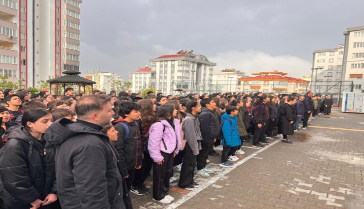 Kahramanmaraş'ta öğrenciler, saldırıda hayatını kaybedenler için dua etti