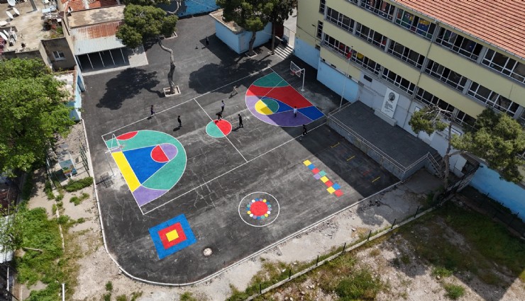 Konak'ta ‘renkli dokunuş' okul bahçelerine de geldi