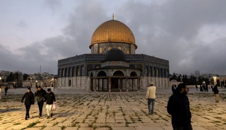 Mescid-i Aksa 41 gün sonra yeniden ibadete açıldı