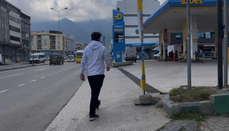 Plakayı okuyamadı, Putin yazdı: Güldüren anlar işsiz bıraktı