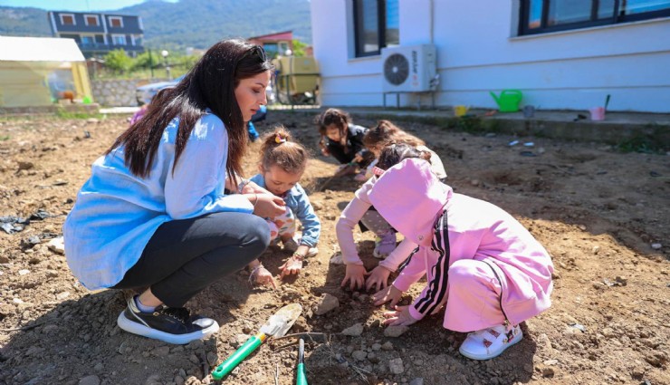 Bucalı minikler Tarım Okulu’nda toprağa ilk tohumlarını ekti