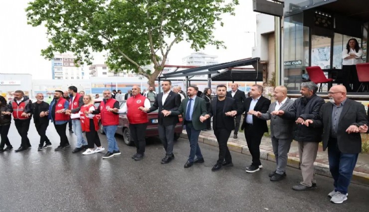 Çiğli'de 1 Mayıs'ta birlik tablosu: Başkan Yıldız işçilerle halay çekti