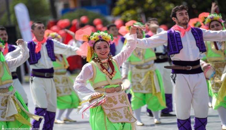 İzmir'de 19 Mayıs coşkusu: Gençler için dolu dolu etkinlik programı
