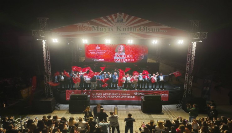 Melek Mosso konseriyle Edremit'te 19 Mayıs coşkusu zirveye çıktı