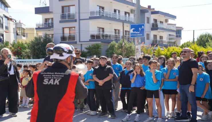 Seferihisar’da deprem ve tsunami tatbikatı: Öğrenciler afetlere karşı bilinçlendirildi