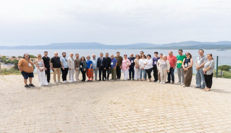 Seferihisar'da genç gazeteciler kültür ve sanat haberciliği alanında ustalarla buluştu