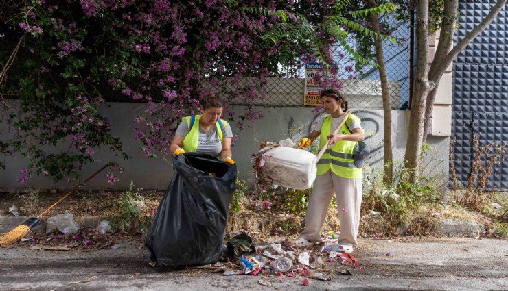 Bornova Belediyesi'nden Mevlana Mahallesi'nde temizlik seferberliği