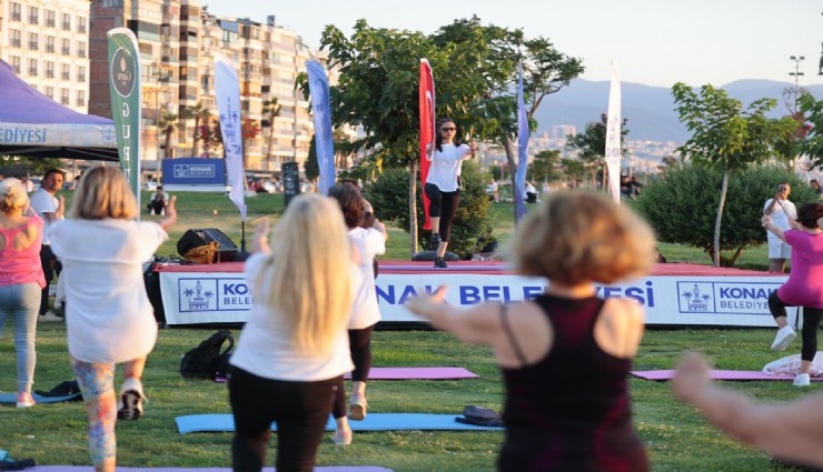 Konaklılar Kordon'da gün batımı eşliğinde sporla buluştu