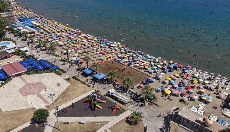Menderes'te plaj voleybolu heyecanı yaşandı