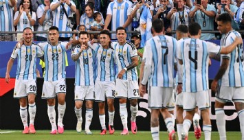 Messi tarihe geçti, Arjantin Dünya Kupası'na 3 gollü galibiyetle başladı