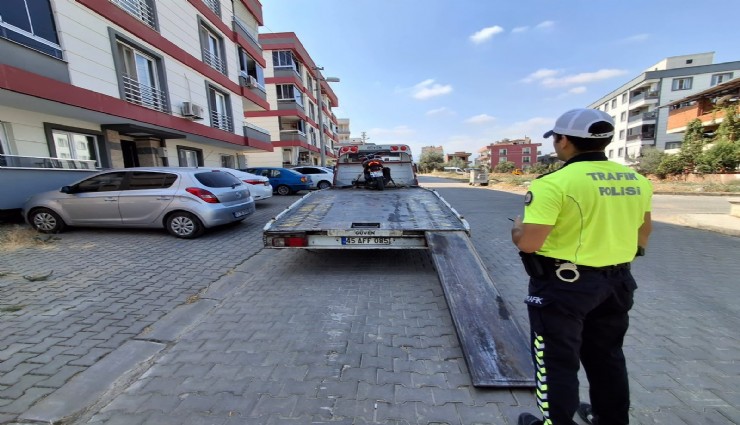 Manisa'da motosikletle akrobasi yapan sürücüye ağır ceza