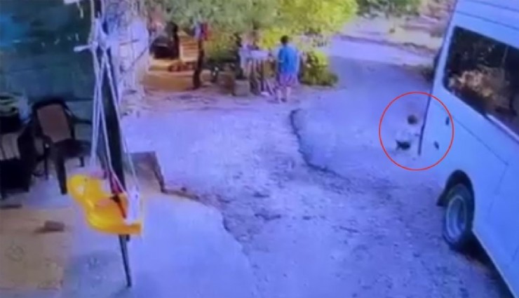 Antalya'da kahreden olay: 1,5 yaşındaki bebek babasının kullandığı minibüsün altında kaldı