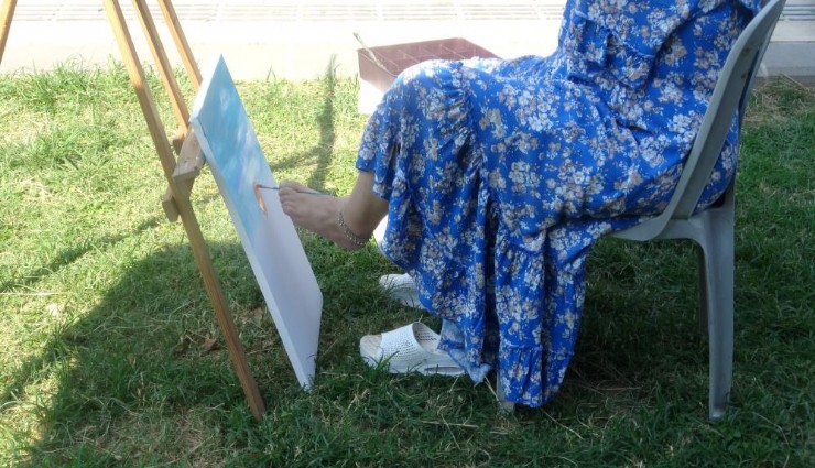 Ayaklarıyla hayata tutundu, eserleri sınırları aştı