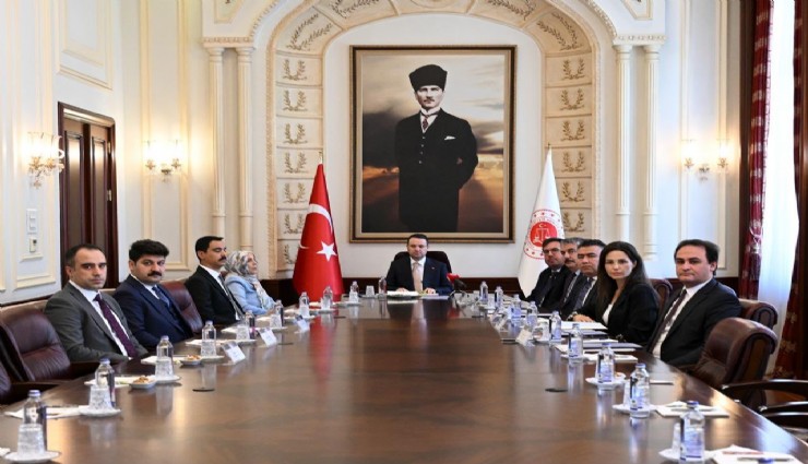 Bakan Gürlek, Muhsin Yazıcıoğlu'nun ailesini ağırladı