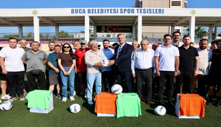 Buca'da amatör futbol kulüplerine malzeme desteği